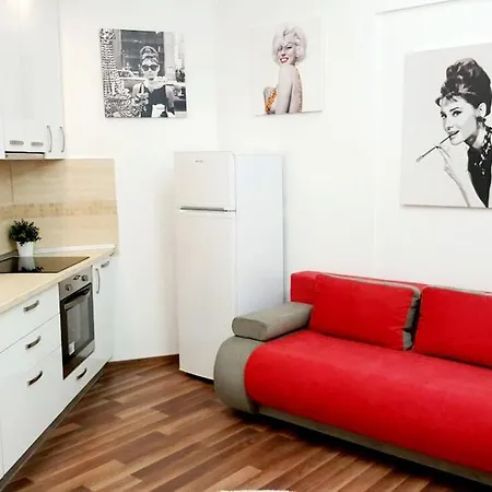 Cozy Old Center - Cal3 *